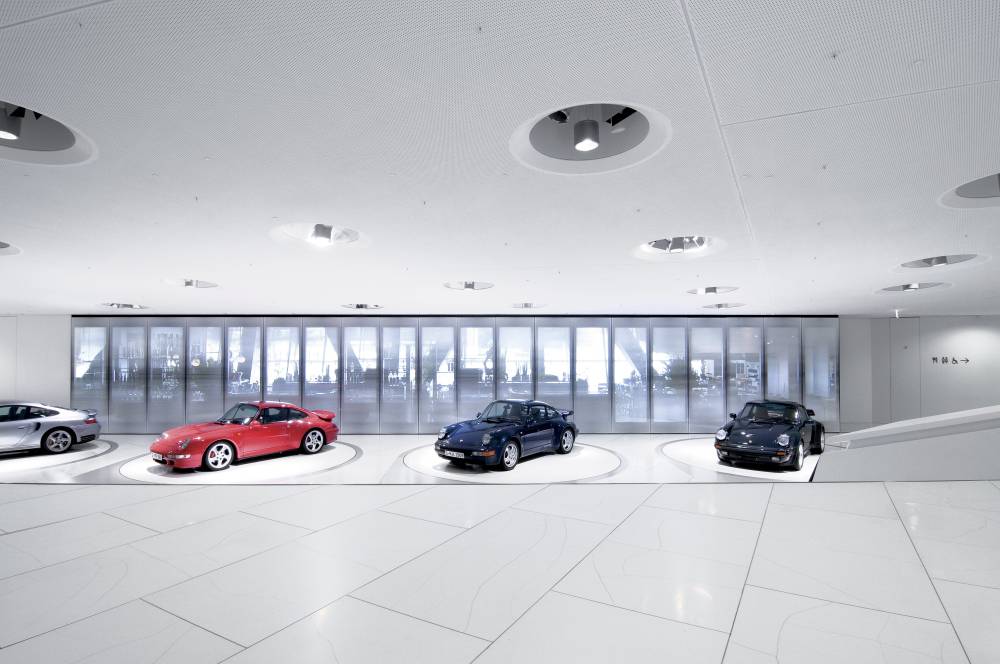 Mobile Glaswand und mobile Trennwände im Porsche Museum Stuttgart von Karl Günther